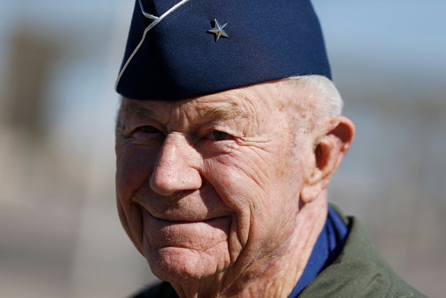 Chuck-Yeager.jpg 
