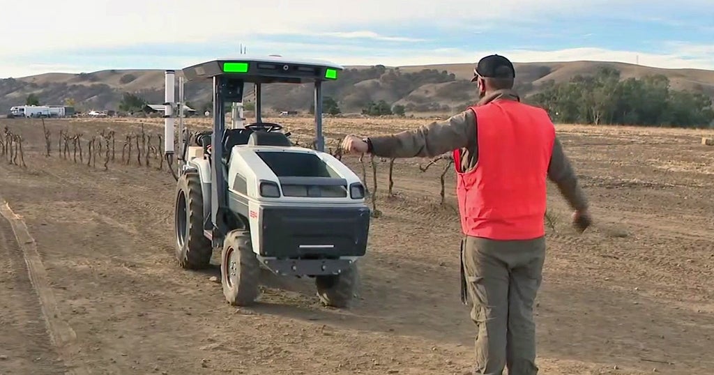 Self-Driving Farm Tractor Rolls Into Service at California Vineyard ...