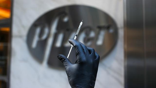 cbsn-fusion-fda-gives-pfizer-coronavirus-vaccine-emergency-use-authorization-thumbnail-607594-640x360.jpg 