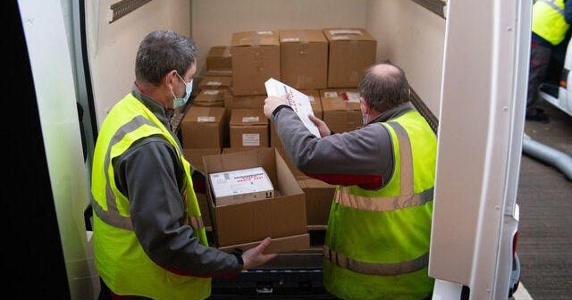 Pfizer vaccine distribution gets underway in the U.S. - CBS News