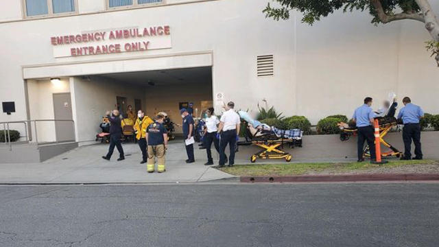 los-alamitos-medical-center-patients-waiting-outside.jpg 