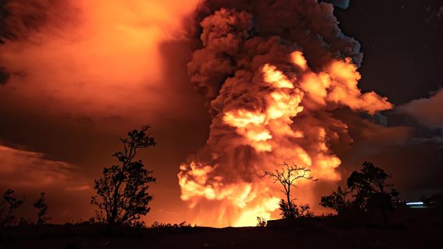 hawaii-eruption-volcano-national-park-photo.jpg 