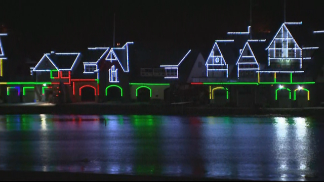 22VO_BOATHOUSE-ROW-XMAS-LIGHTS.transfer_frame_90.png 