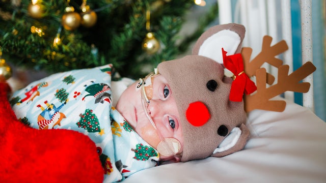 NICU-Xmas-baby-3.jpg 