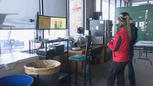 AIRPORT WORKER.transfer_frame_1004 