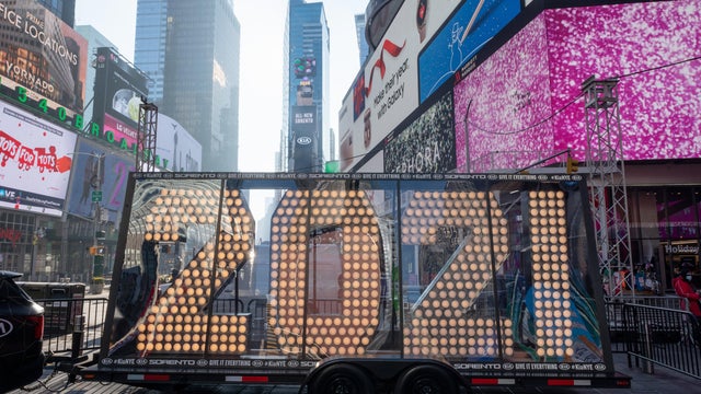 Entertainment & Tourism Industries In New York City Struggle Under Pandemic Restrictions 