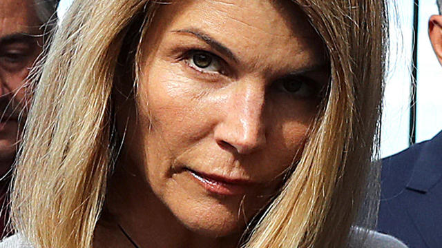 Lori Loughlin, Mossimo Giannulli Appear In Boston Courthouse 