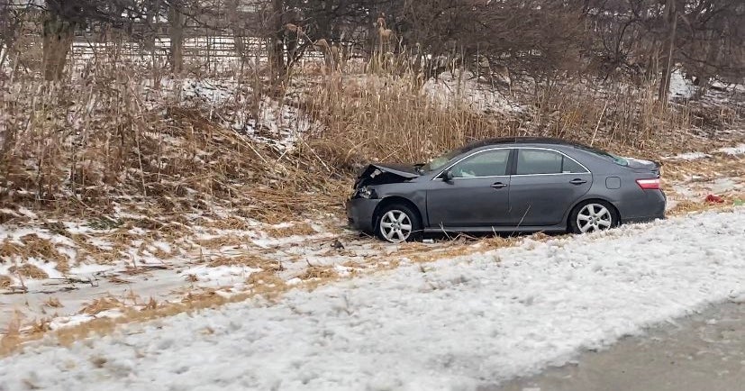 Chicago Weather: Icy Roads Causing Dangerous Driving Conditions - CBS ...