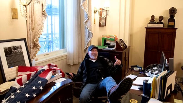 Pelosi's office viral photo 