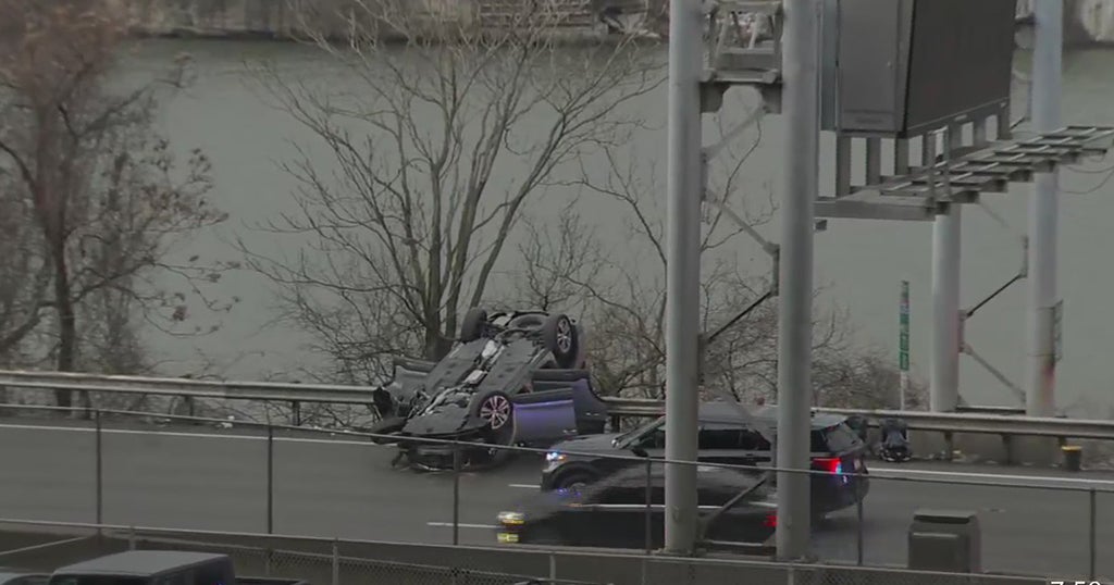 One Person Injured In Rollover Crash Along Parkway East - CBS Pittsburgh