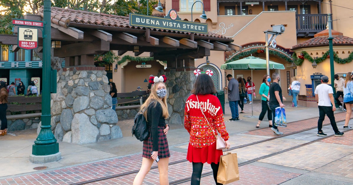 Downtown Disney Still Requiring Masks For Vaccinated Guests CBS Los Angeles