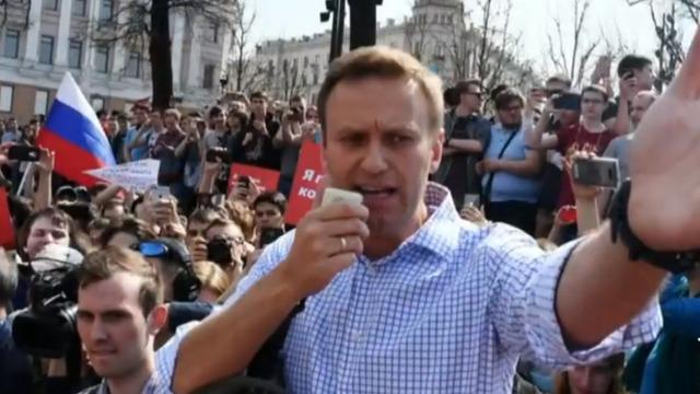 cbsn-fusion-alexey-navalny-russian-opposition-leader-sentenced-to-prison-alleged-probation-violation-thumbnail-638143-640x360.jpg 
