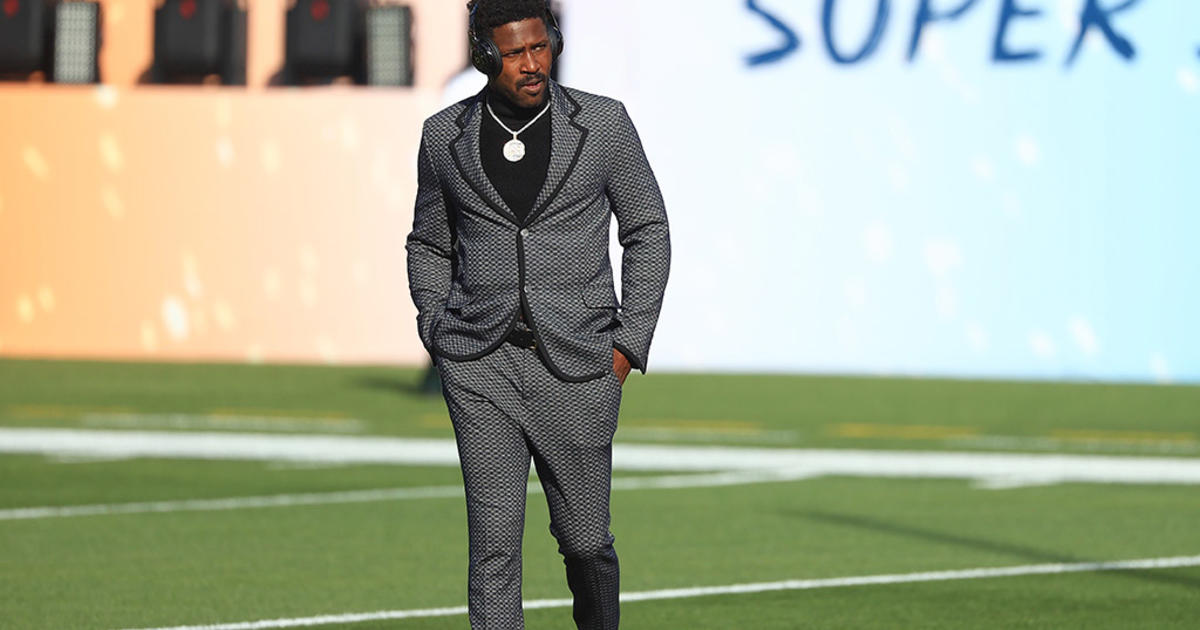 Antonio Brown allegedly sought a fake COVID-19 vaccination card