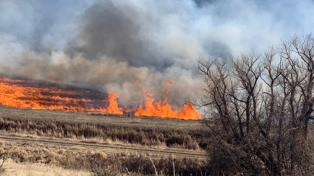 bear-creek-grass-fire-6-West-Metro-Fire-tweet.jpg 