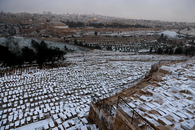 TOPSHOT-ISRAEL-WEATHER-SNOW 