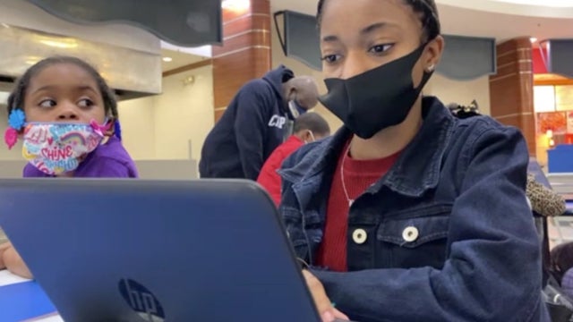 mallfoodcourt.jpg 