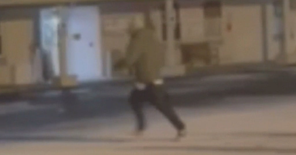 Quincy Police Searching For Suspect After 2 Robberies - CBS Boston