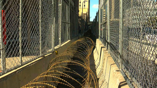 Barbed-Wire-Barriers-Near-Hennepin-County-Government-Center-for-Derek-Chauvin-Trial.jpg 