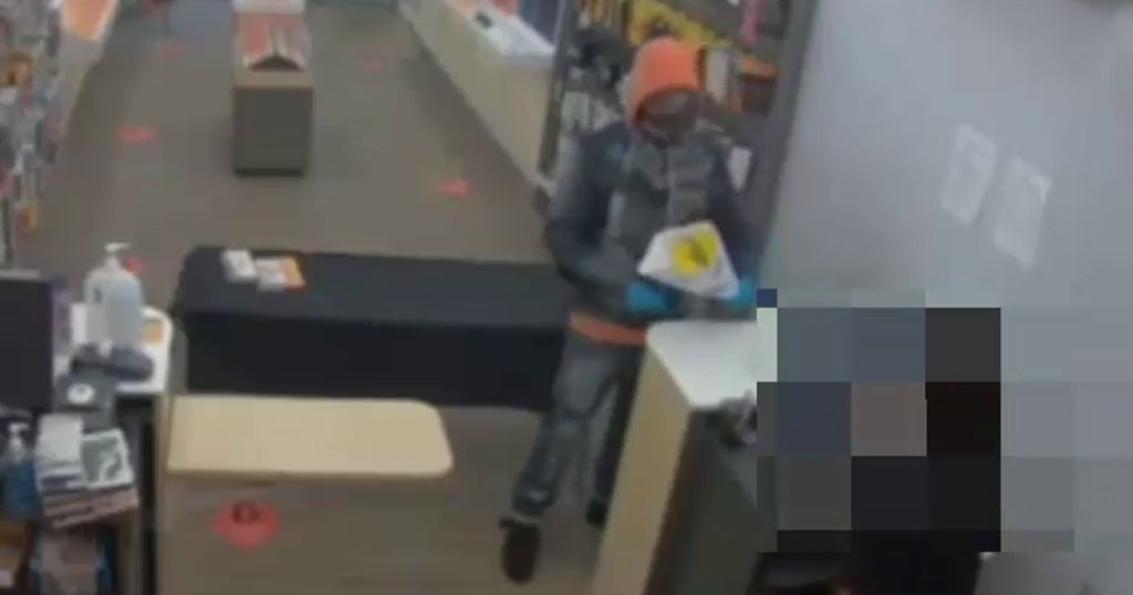 Police Man Carrying Bouquet Of Flowers Suspected Of Robbing Cellphone