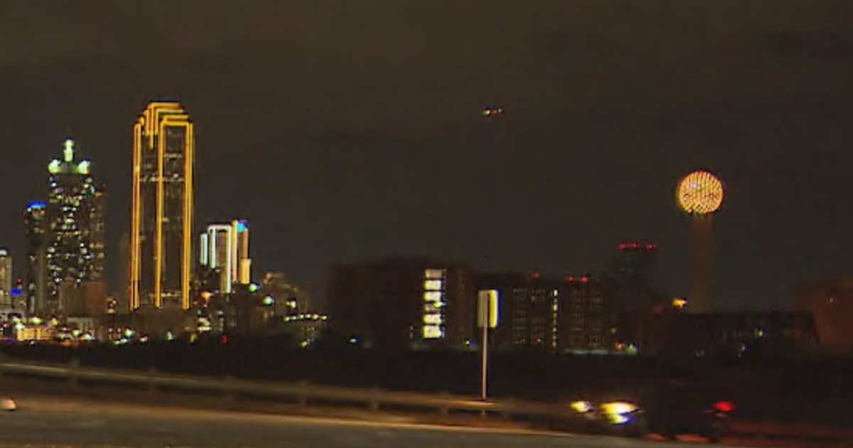 Downtown Dallas Skyline Lit Up In Honor Of COVID-19 Victims, Survivors ...