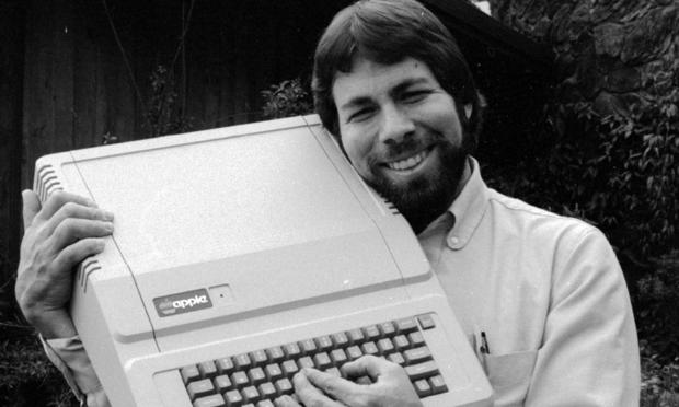 Steve Wozniak with an Apple IIe 