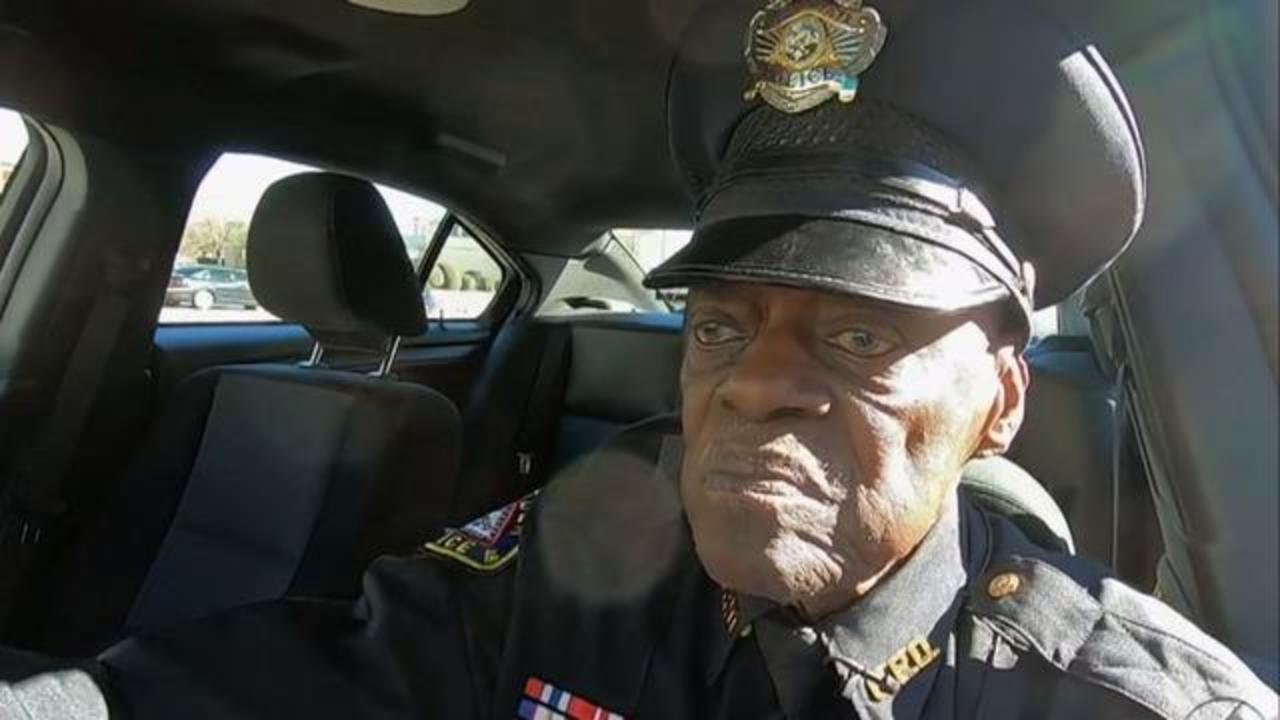 91-year-old police officer has no to retire - CBS News