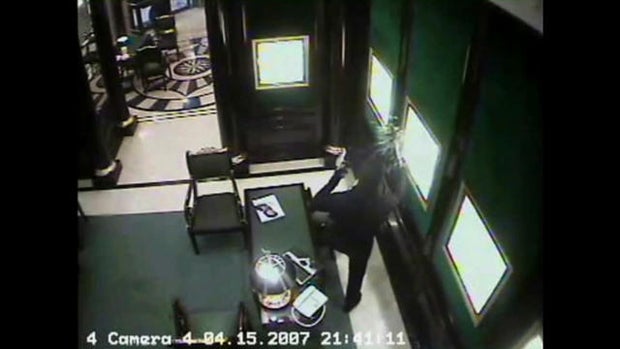 Louvre robbery evokes notorious 