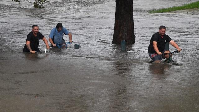 cbsn-fusion-australia-flooding-east-coast-thumbnail-673685-640x360.jpg 