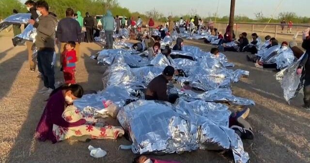 Biden administration scrambles to house migrants at border - CBS News