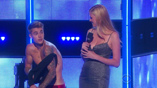 np-0910-bieberstrips-275326-640x360.jpg 