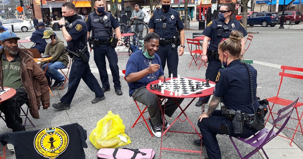 Pittsburgh Police Start New Community Engagement Program - CBS Pittsburgh