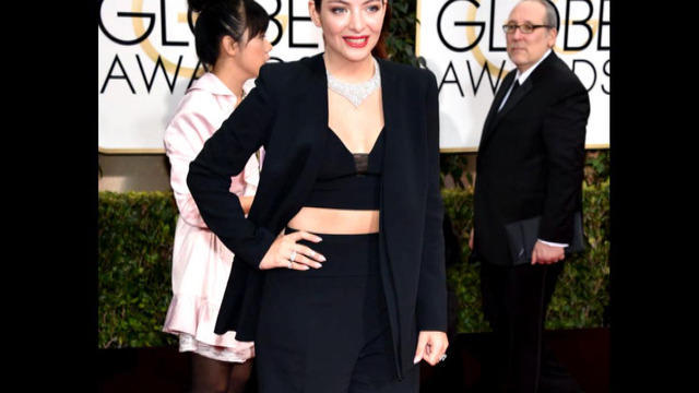 cbsn-goldenglobesdress-330319-640x360.jpg 