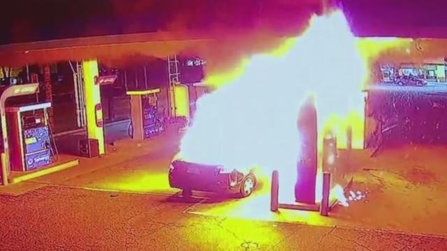 gas-station-car-fire.jpg 