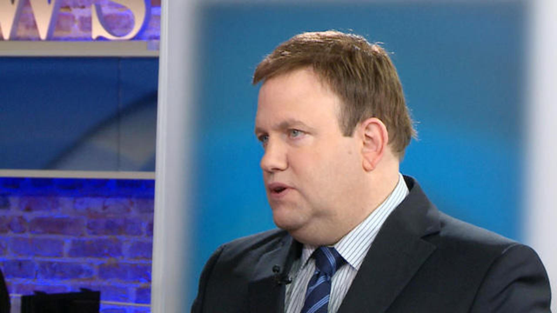 How Frank Luntz recruits for focus groups CBS News