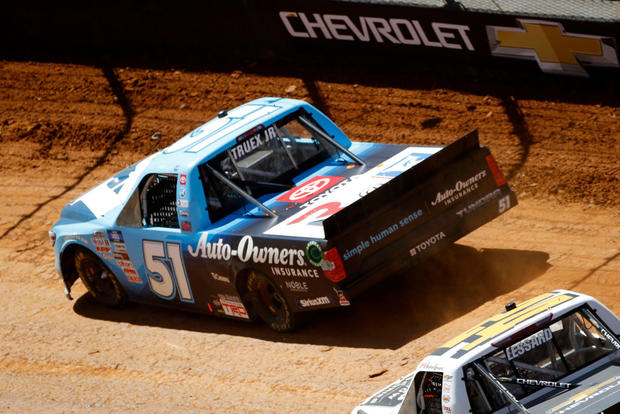 AUTO: MAR 29 NASCAR Camping World Truck Series - Pinty's Truck Race on Dirt at Bristol 