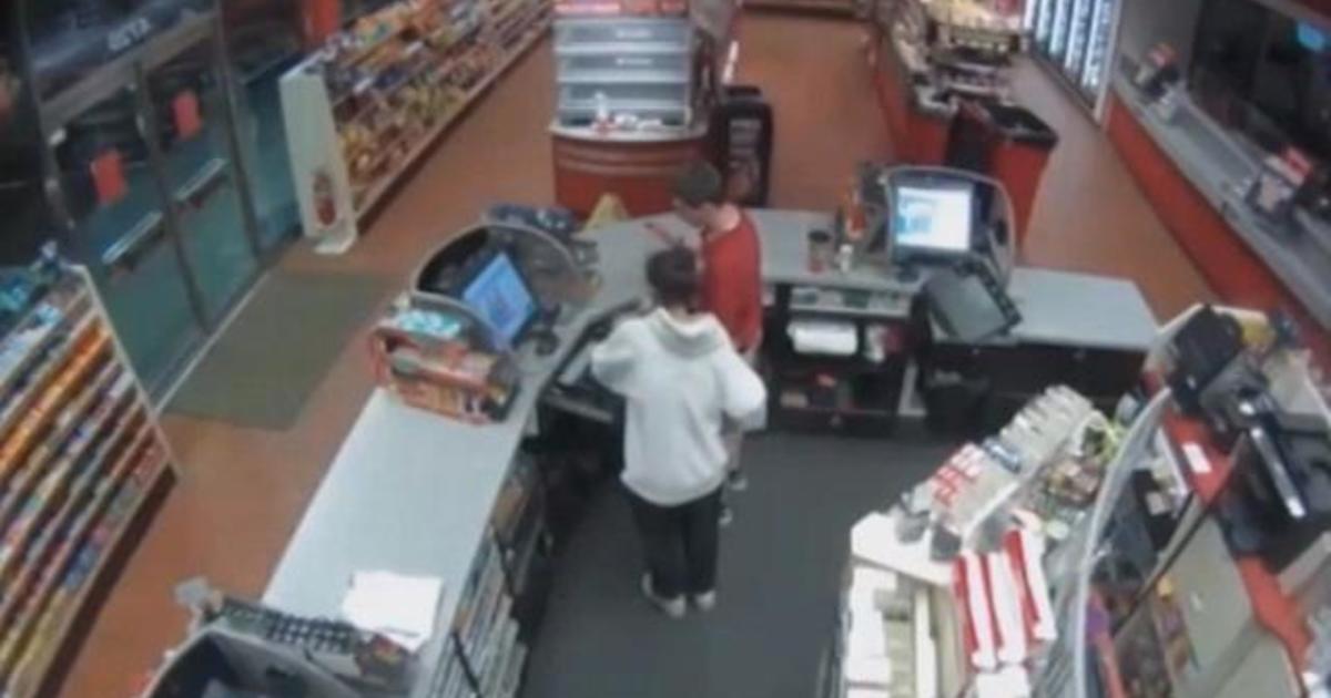 Woman in Dallas Cowboys gear robs Phoenix gas station at knife point