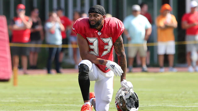 Bucs' Carlton Davis tweets anti-Asian slur, then quickly deletes