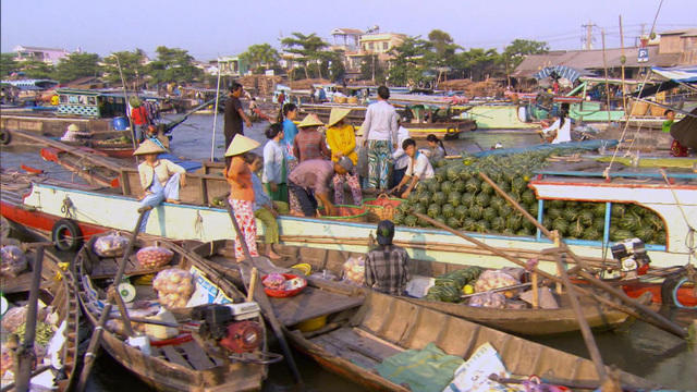 sunmo-0621-vietnamfloatingmarket-410143-640x360.jpg 