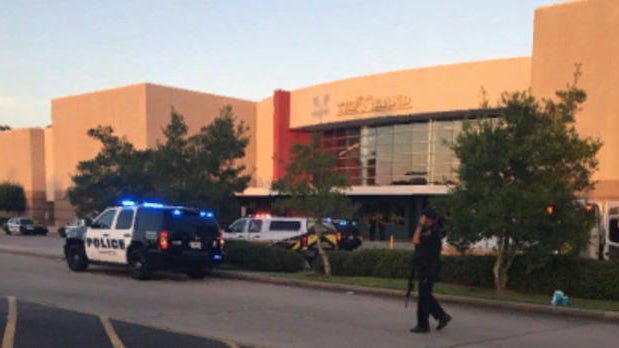 cbsn-0723-activeshooter-425336-640x360.jpg 