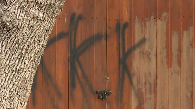cbsn-0817-antisemitic-attacks-434444-640x360.jpg 