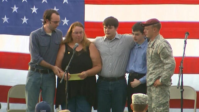 cbsn-0903-manhuntcontinues-439993-640x360.jpg 