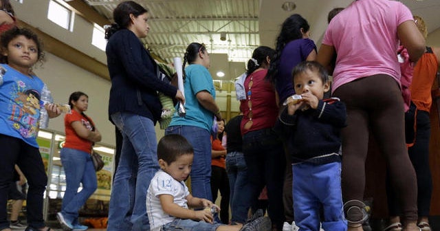 Federal judge orders release of immigrant women and children - CBS News