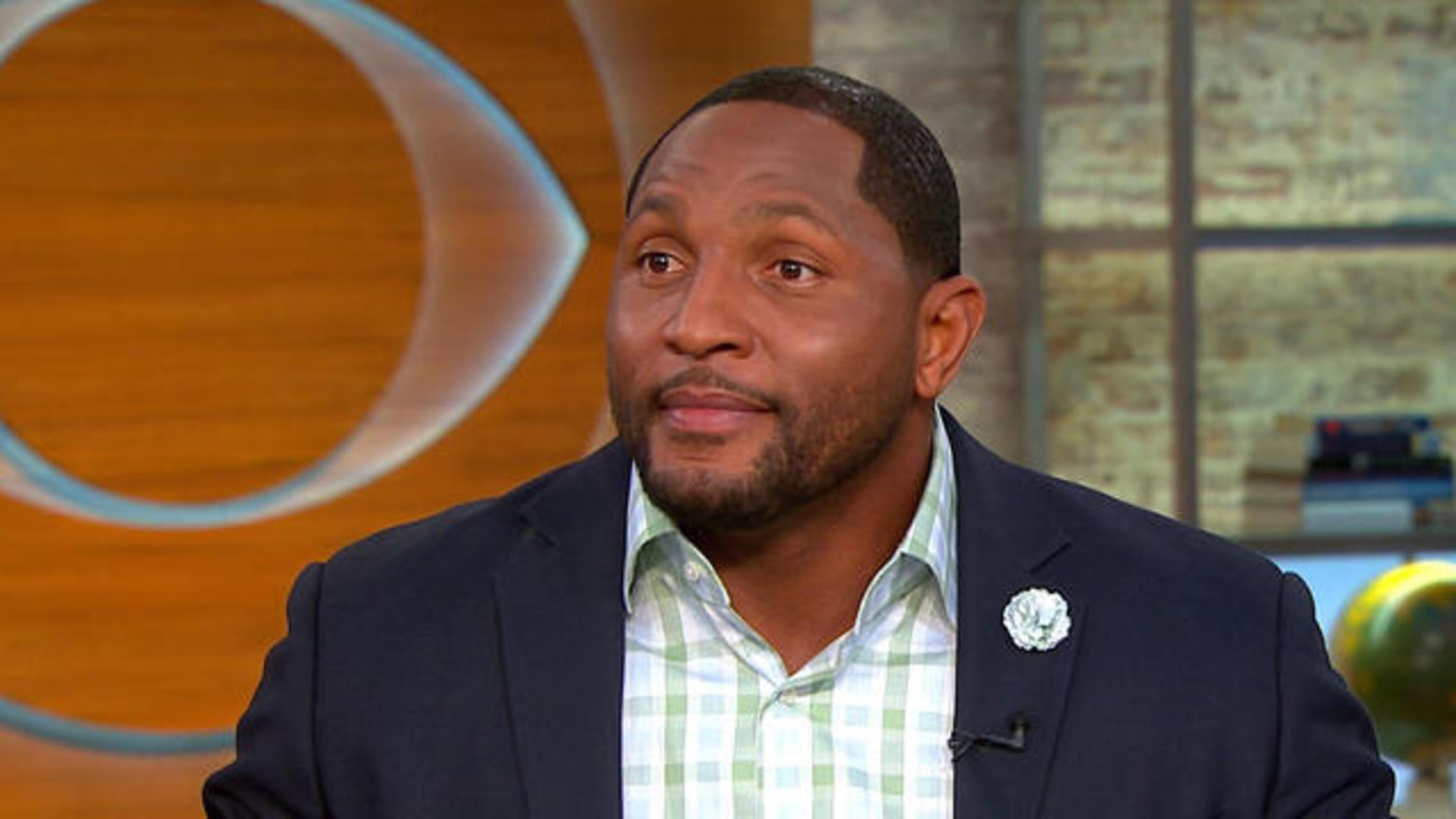 Ray Lewis' images seem to conflict