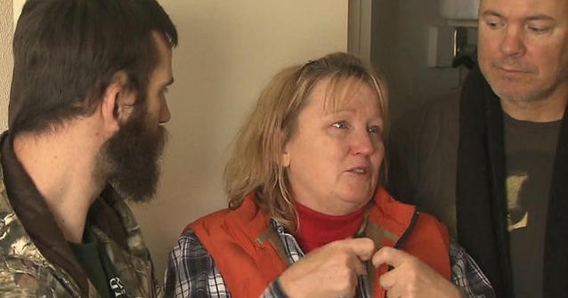 Texas residents pick up the pieces after deadly tornadoes - CBS News