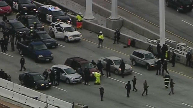 cbsn-0118-protestersbaybridge-484189-640x360.jpg 