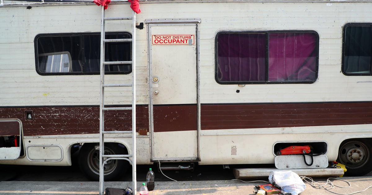 Hialeah officers to handle ordinance regulating RVs, boats on residential attributes Hialeah officers to handle ordinance regulating RVs, boats on residential attributes