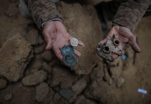 Gaza burial ground discovered 