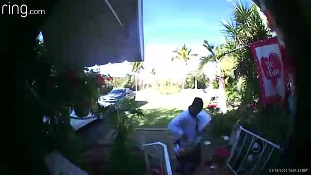 Miami-Shores-Robbery-Surveillance-Clip-4.jpg 