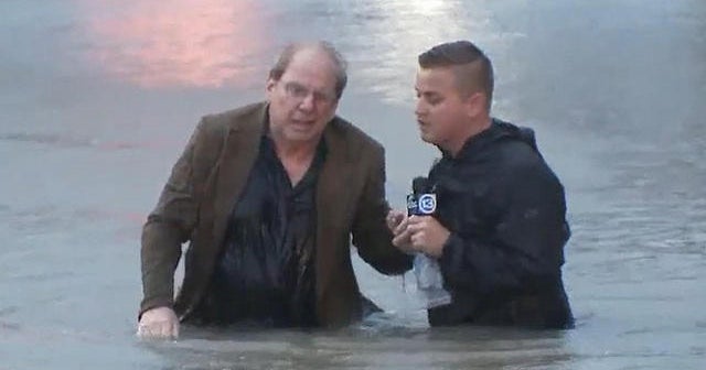 Watch: Reporter helps rescue driver from flood - CBS News