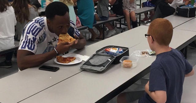 Football player's picture with autistic boy goes viral CBS News